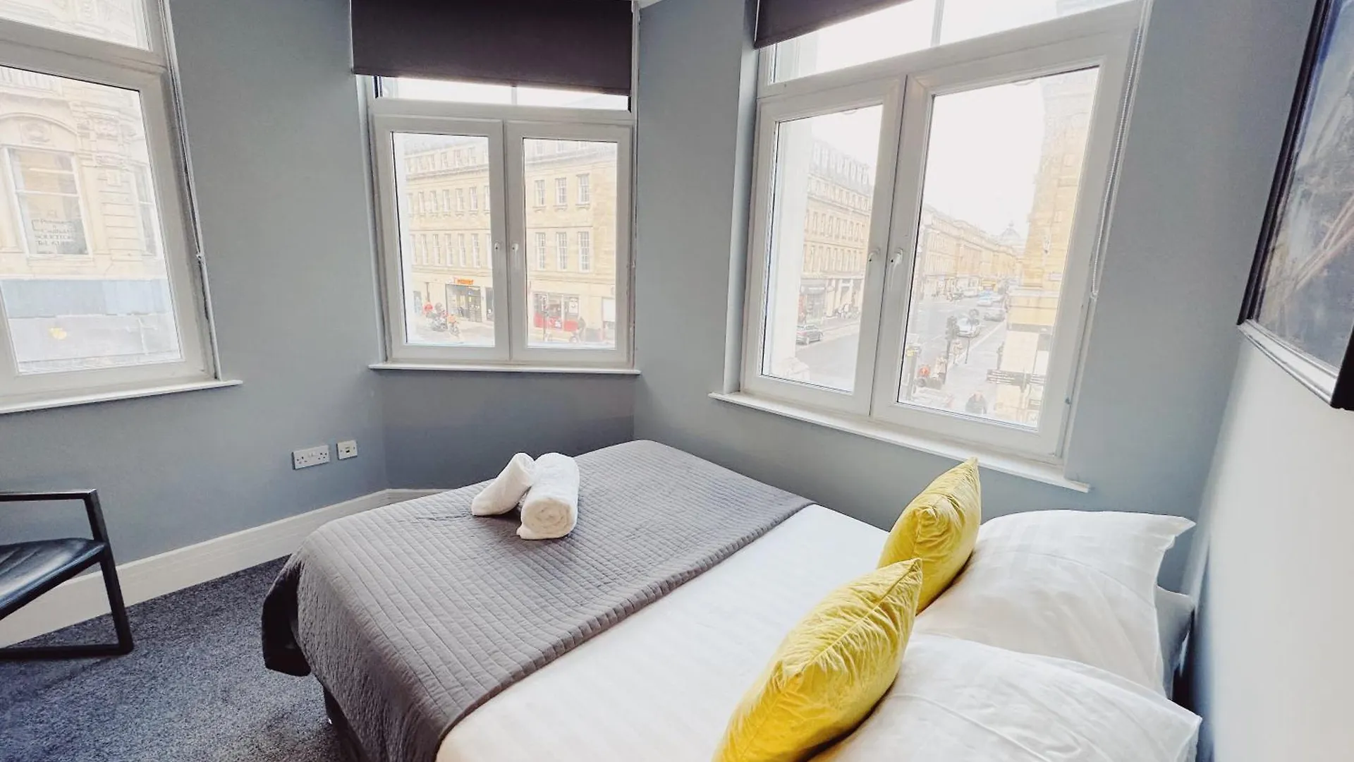 3 Bedroom Apartment In The Heart Of Newcastle - Modern - Sleeps 6  Newcastle upon Tyne