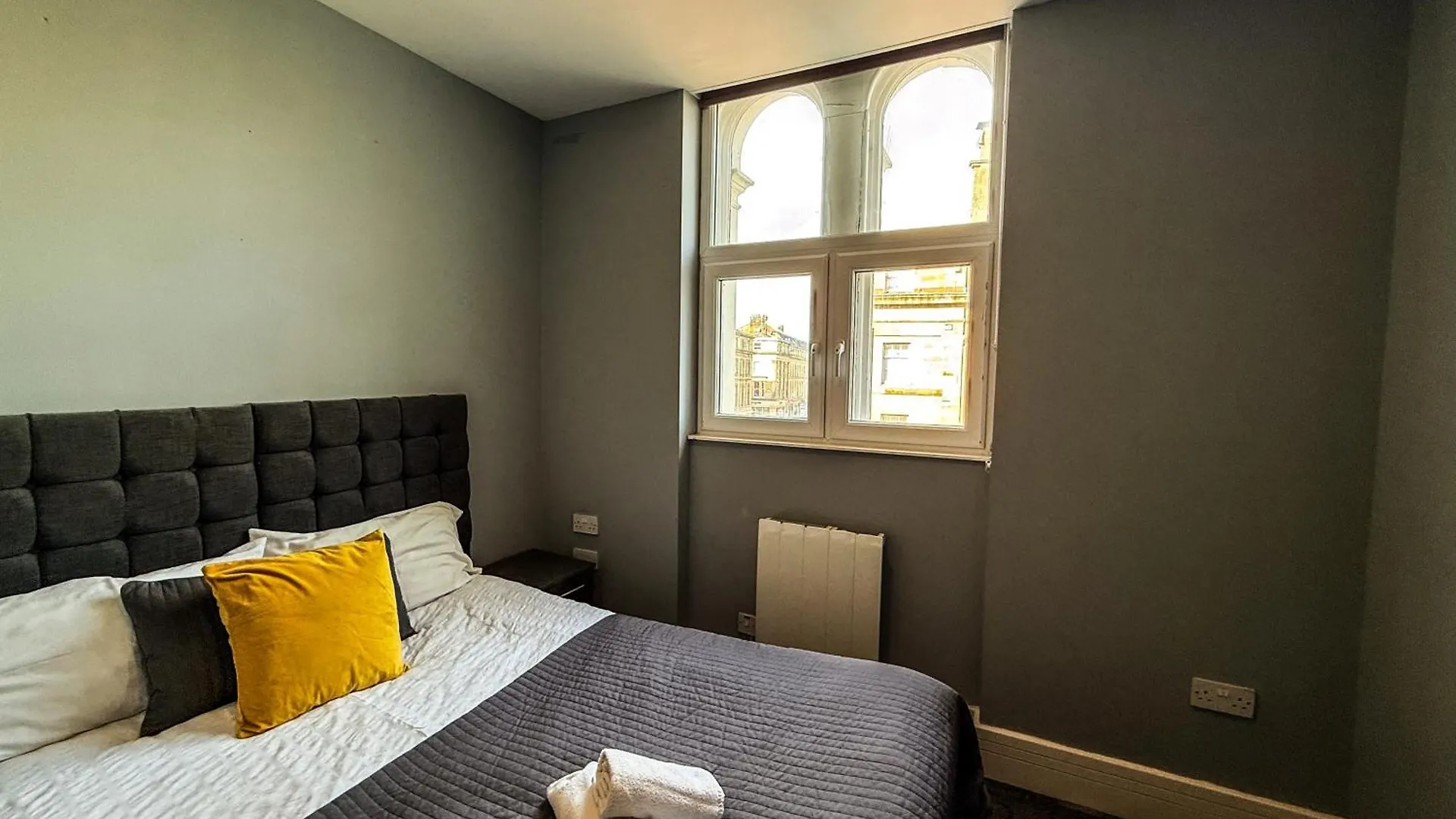 3 Bedroom Apartment In The Heart Of Newcastle - Modern - Sleeps 6