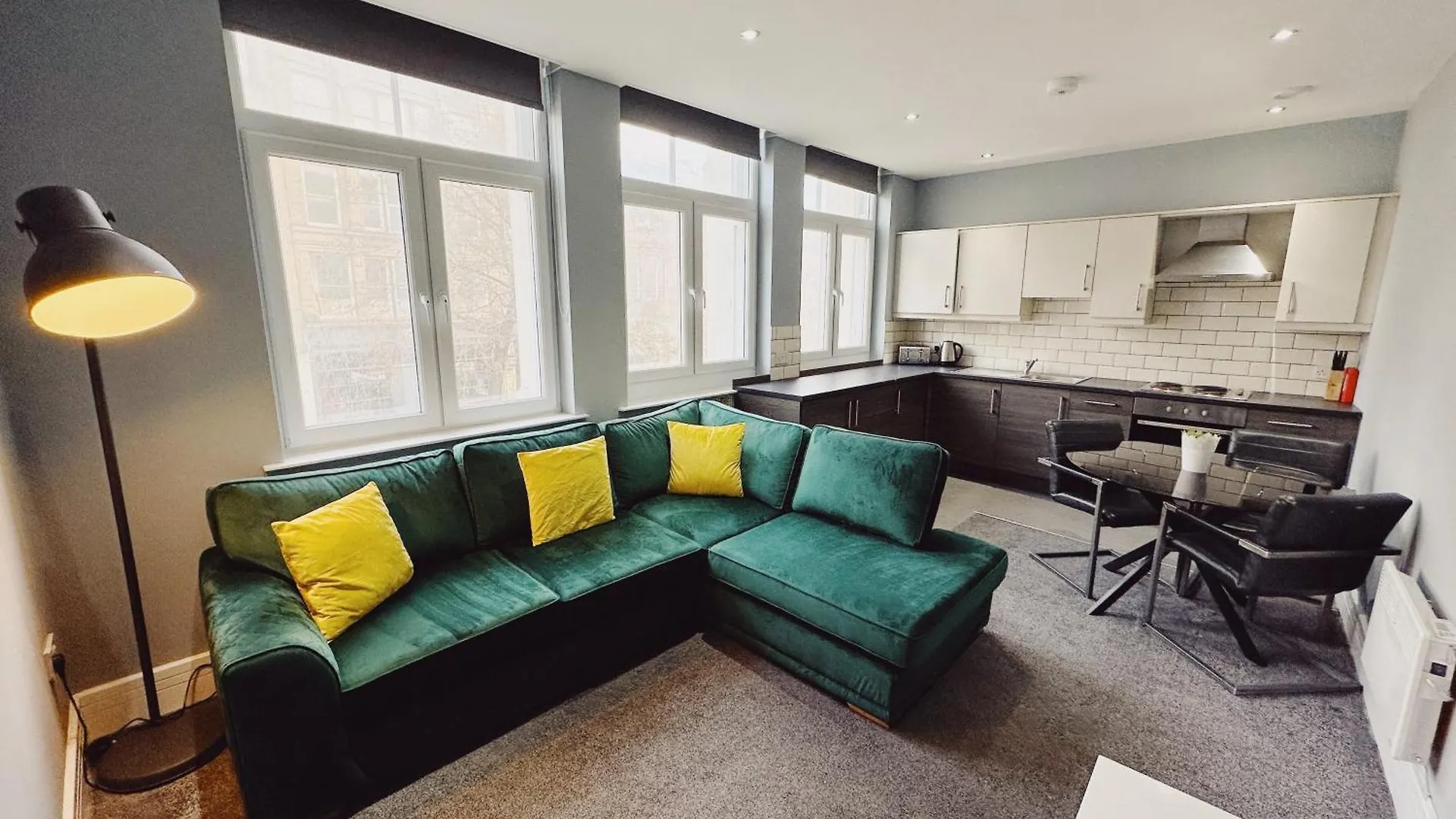 3 Bedroom Apartment In The Heart Of Newcastle - Modern - Sleeps 6 0*, Newcastle upon Tyne