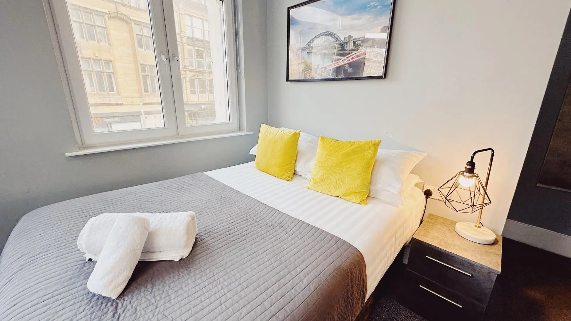 3 Bedroom Apartment In The Heart Of Newcastle - Modern - Sleeps 6