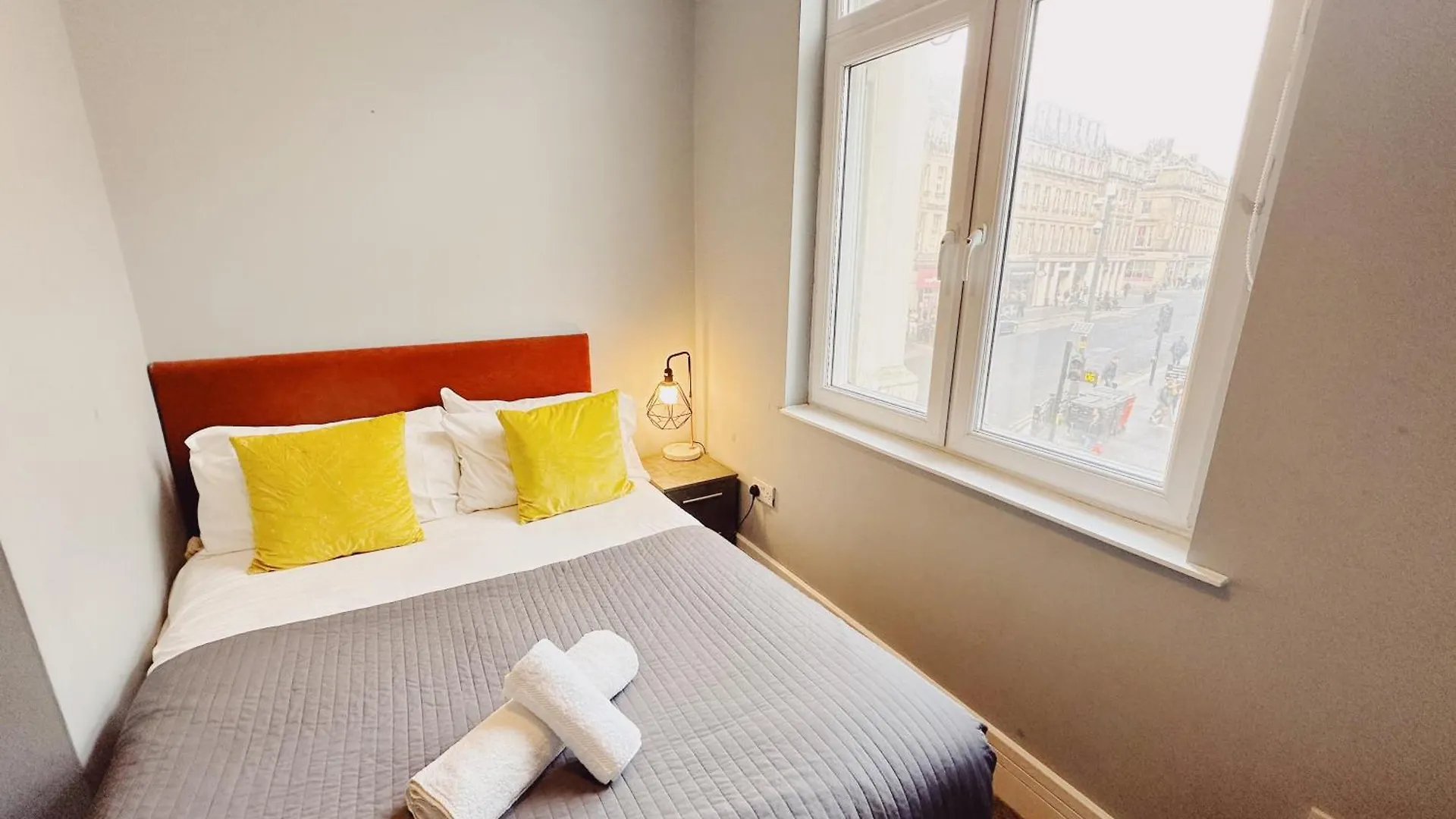 3 Bedroom Apartment In The Heart Of Newcastle - Modern - Sleeps 6 Newcastle upon Tyne