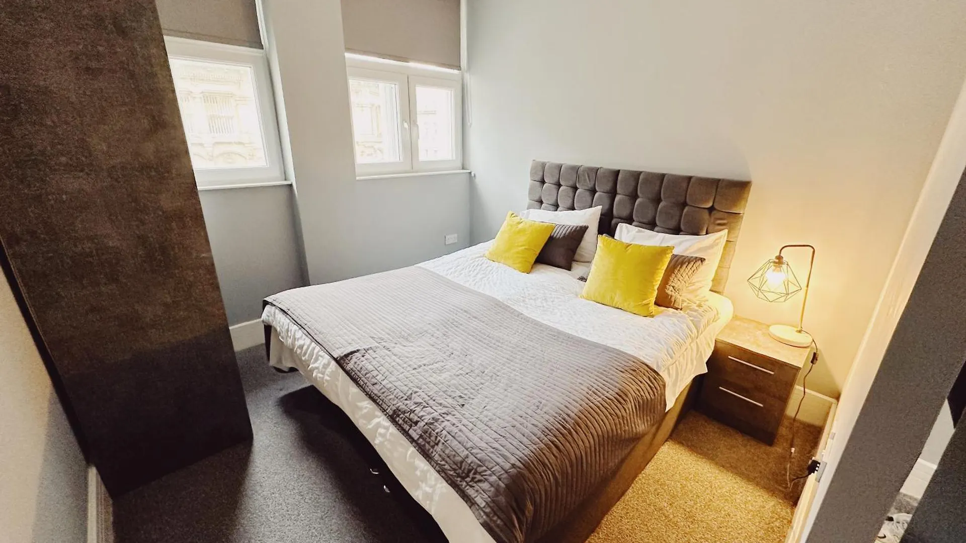3 Bedroom Apartment In The Heart Of Newcastle - Modern - Sleeps 6 United Kingdom