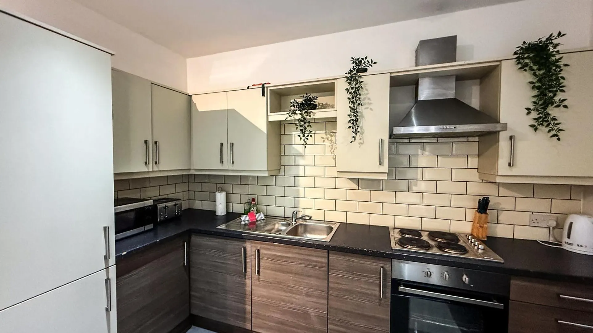 3 Bedroom Apartment In The Heart Of Newcastle - Modern - Sleeps 6