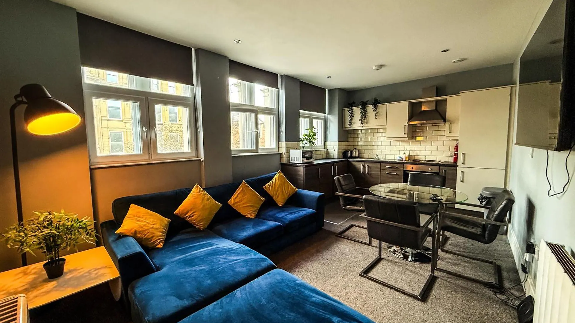 3 Bedroom Apartment In The Heart Of Newcastle - Modern - Sleeps 6 contacts